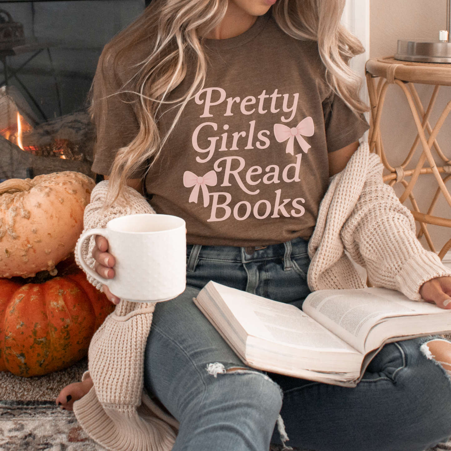 Pretty Girls Read Books Tee